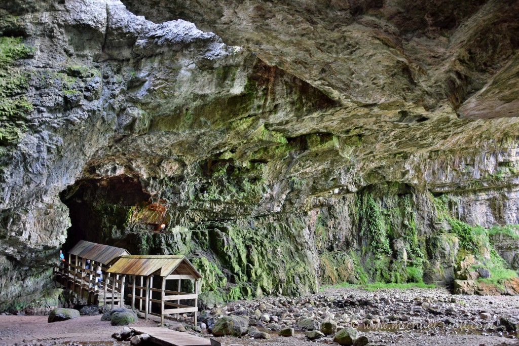 Loch in der Höhlendecke