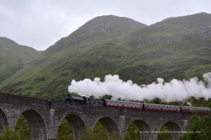 Dampflok auf dem Glenfinnan Viadukt