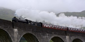 Hogwarts Express auf dem Glenfinnan Viadukt