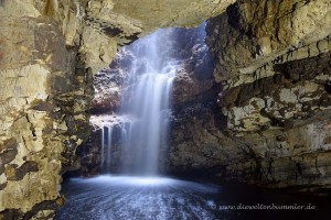 Wasserfall in der Höhle