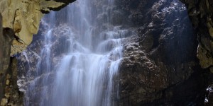 Wasserfall in der Höhle