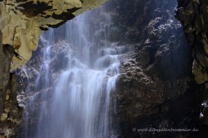 Wasserfall in der Höhle