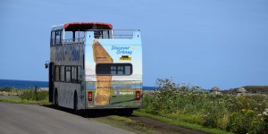 Sightseeingbus auf Orkney