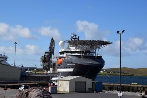 Olympic Challenger im Hafen von Scalloway