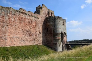Hohe Mauern des Tantallon Castle