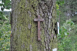 Kreuz am Baum