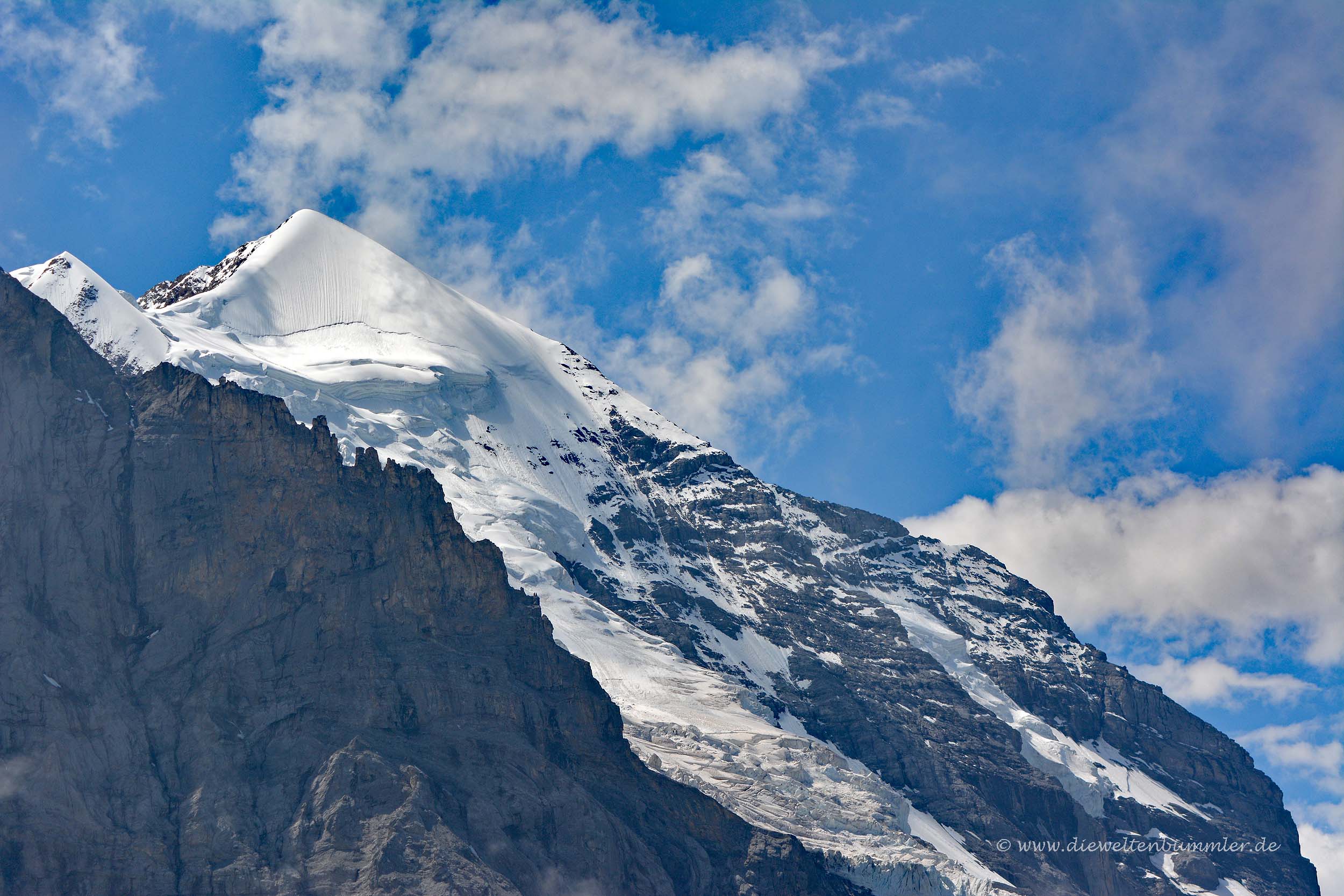 Der Berg Silberhorn ist 3698 Meter hoch