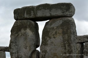 Drei Felsen bilden einen Trillith