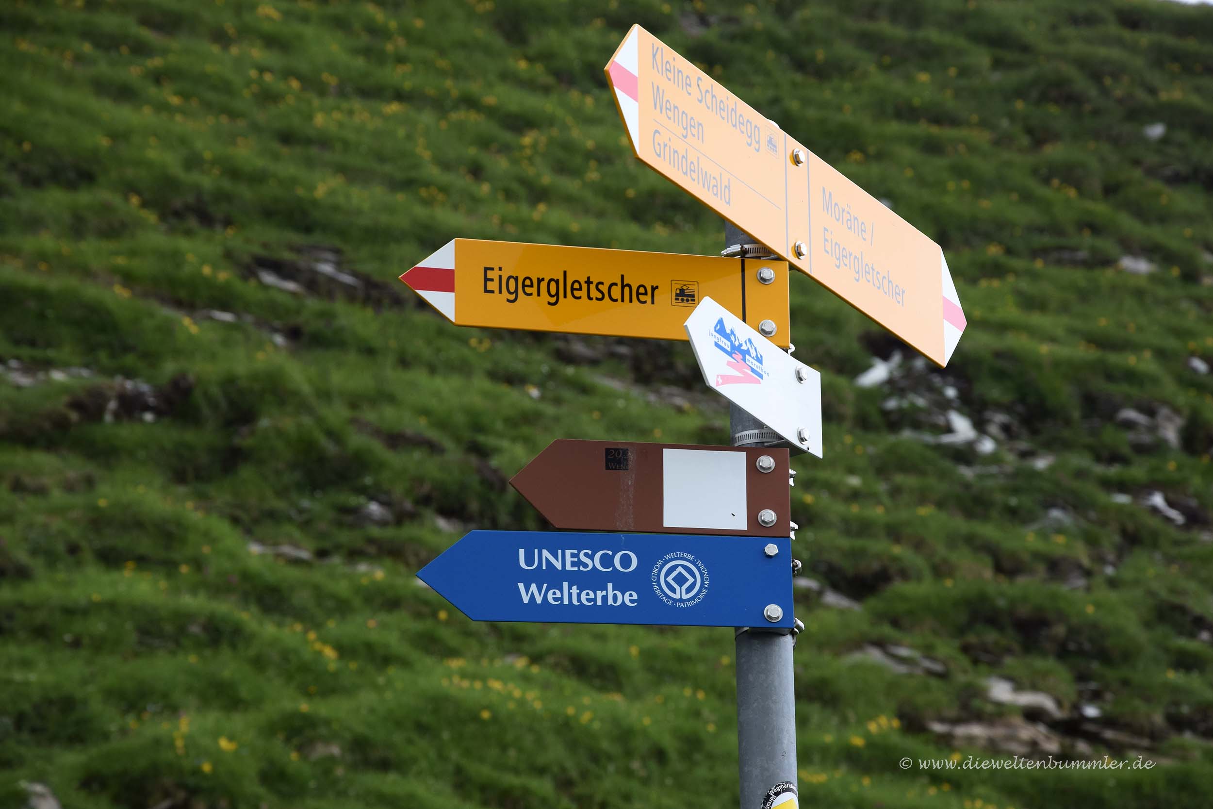 Wanderwegschilder am Eigerwalk