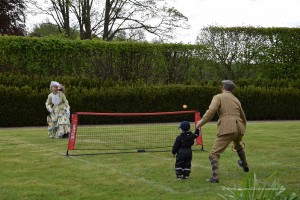 Tennis in historischen Kleidern