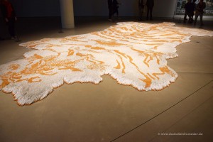 Tigerfell aus tausenden von Zigaretten