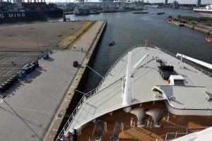 Noch im Hafen von Hamburg