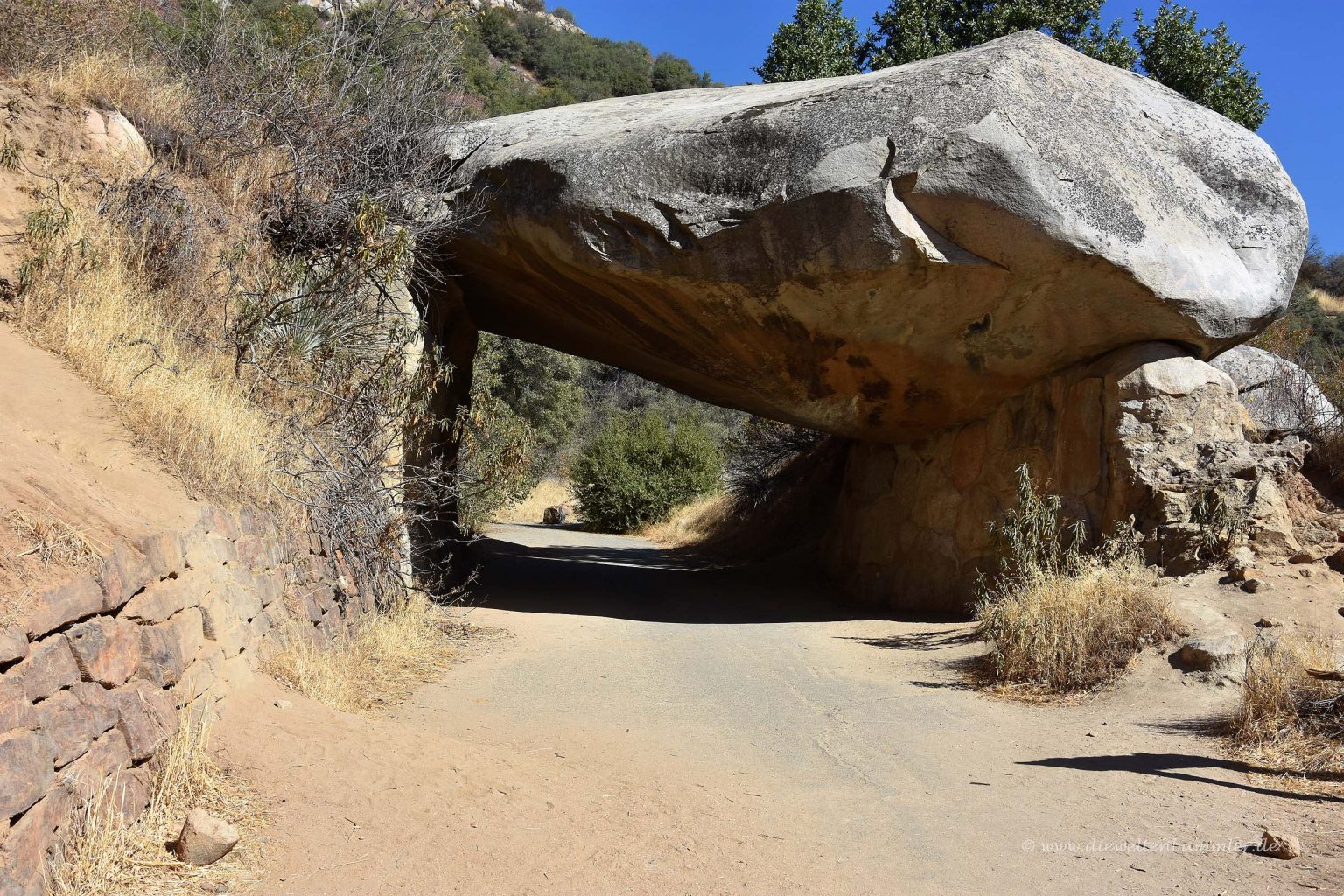 Tunnel Rock im Sequoia Nationalpark
