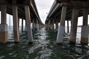 Brücke zwischen der Inselkette