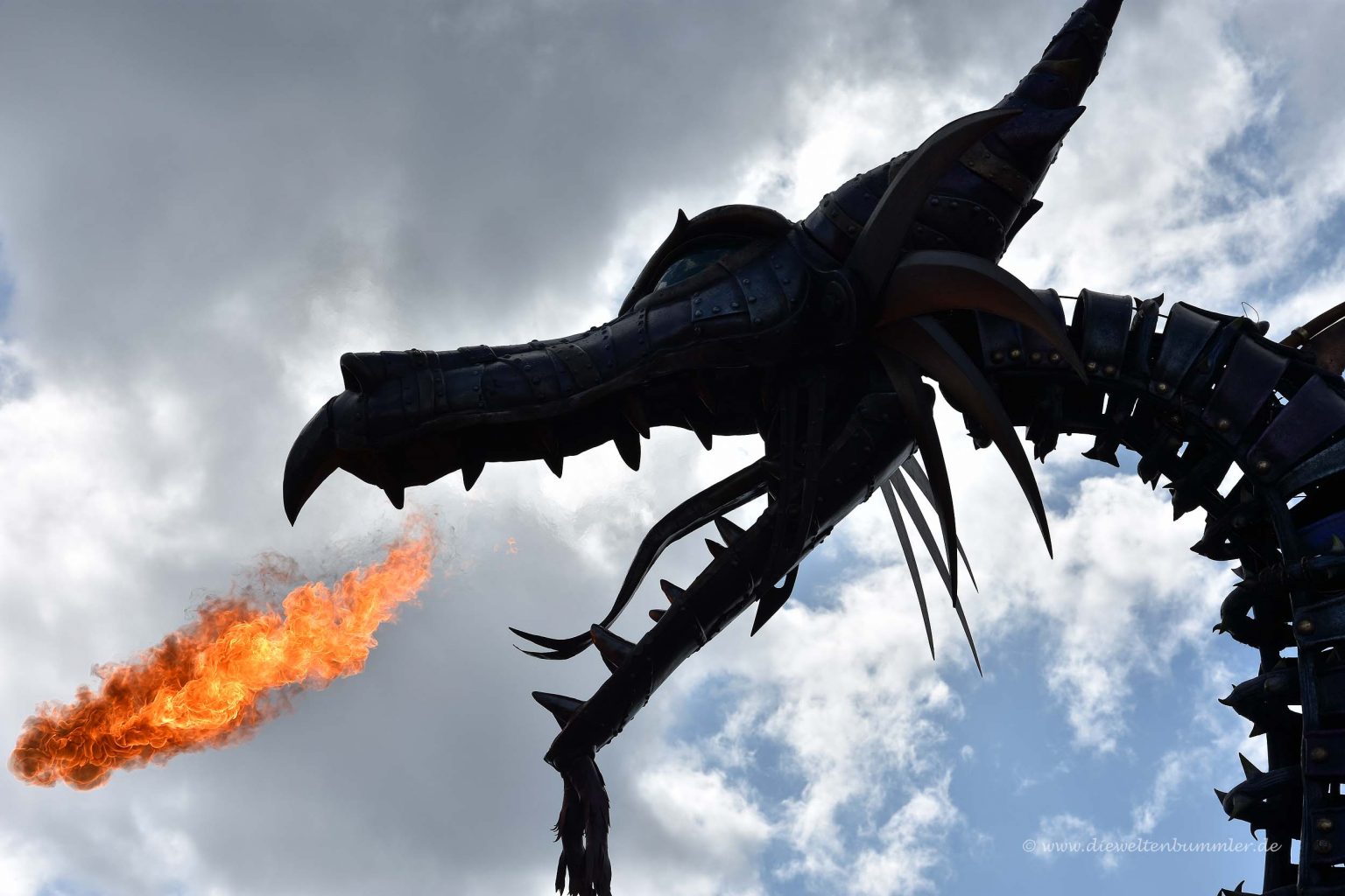 Feuerspeiender Drache