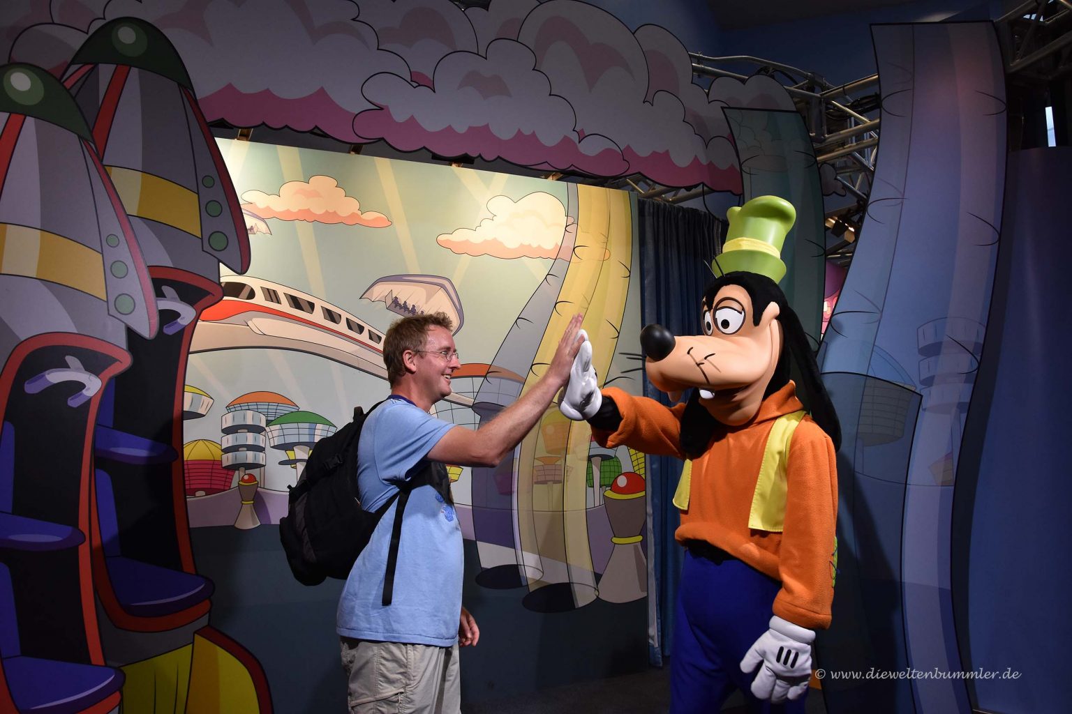 High Five mit Goofy