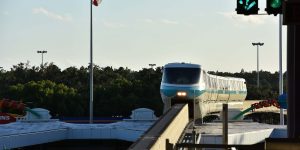 Mit der Monorail zu den anderen Parks