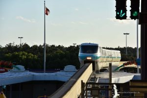 Mit der Monorail zu den anderen Parks