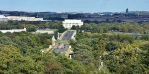 Im Hintergrund das Lincoln Memorial