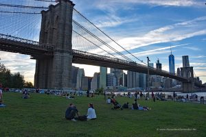 Brooklyn Bridge mit Manhattan