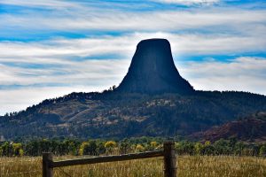 Devils Tower von weitem