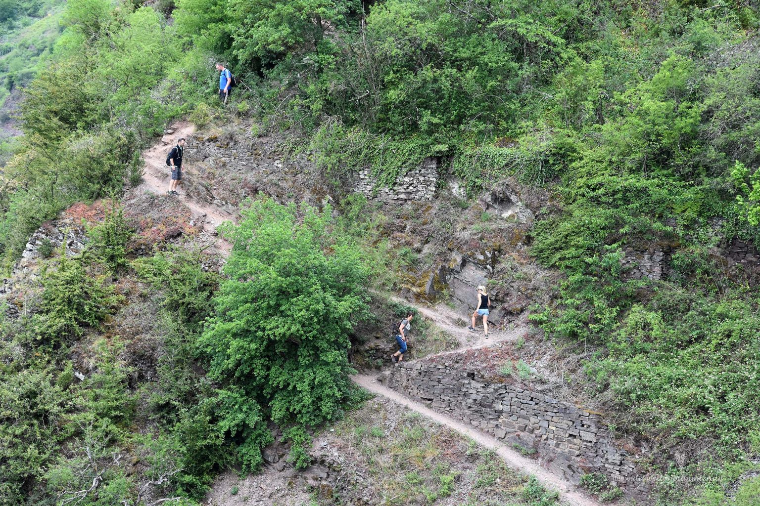 Wanderer auf dem Calmont-Klettersteig