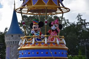Micky und Minnie bei der Parade