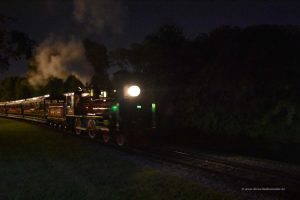 Zugfahrt in der Dunkelheit