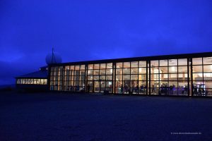 Nordkaphalle am Abend