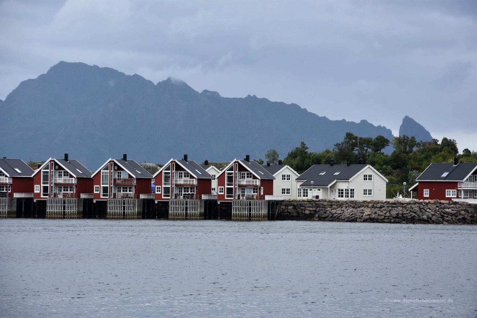 Holzhäuser auf den Lofoten