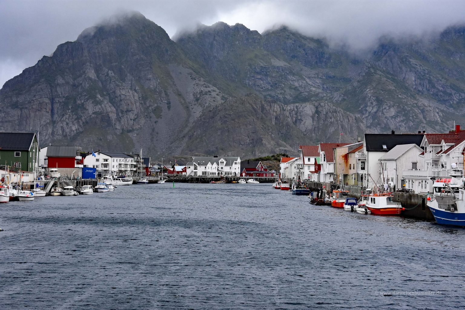 Hafen von Hennigsvaer