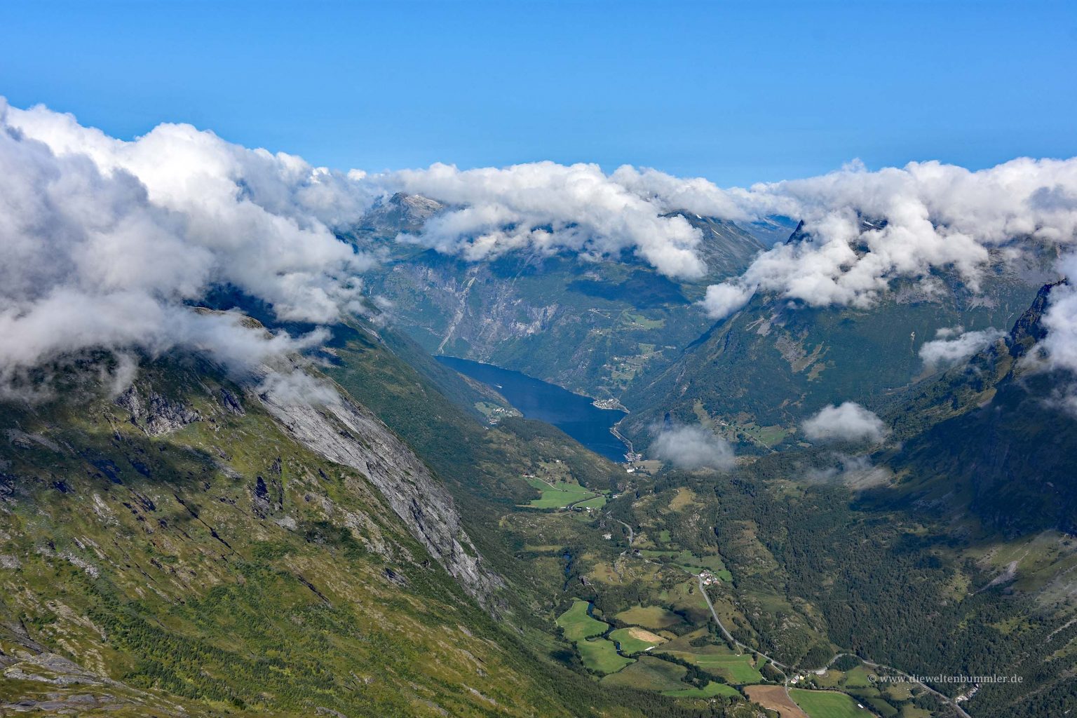 Blick vom Dalsnibba zum Geirangerfjord