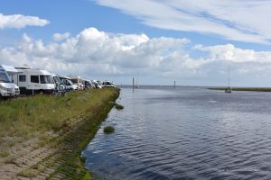 Wohnmobile am Hafen von Harlesiel