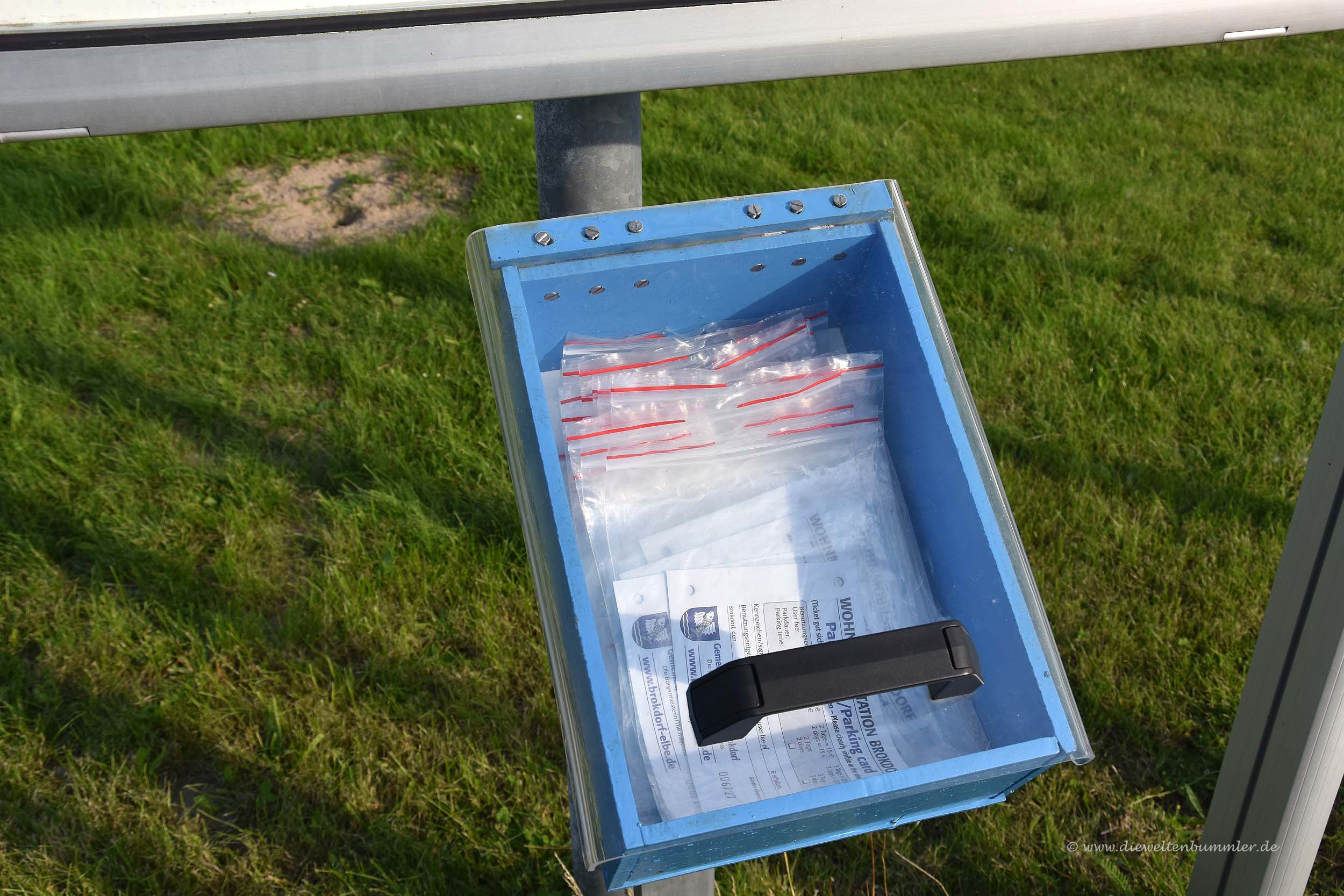 Briefumschläge am Wohnmobilstellplatz