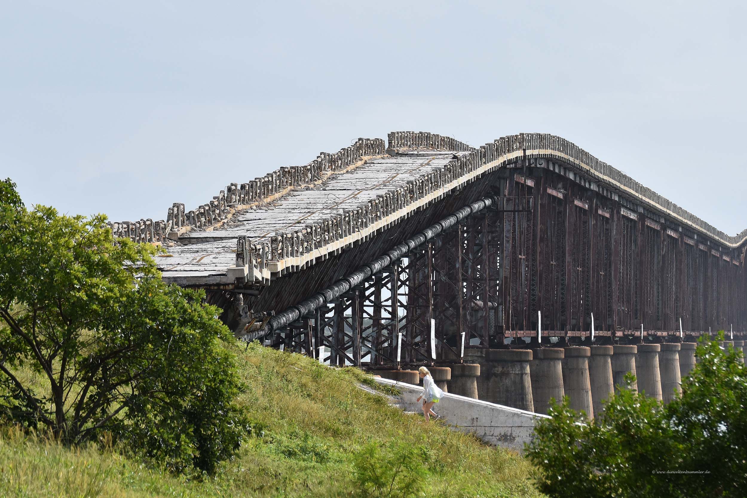 Alte Brücke zwischen den Inseln