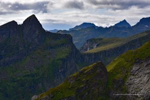 Berggipfel der Lofoten