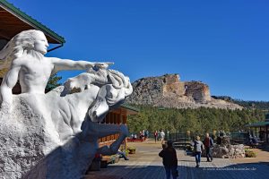 Crazy Horse in Miniatur und als Monument