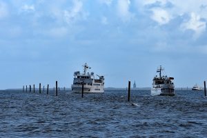 Das Schiff kämpft gegen Seitenwind