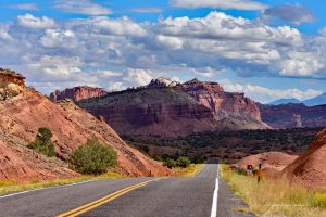 Highway in den Nationalpark