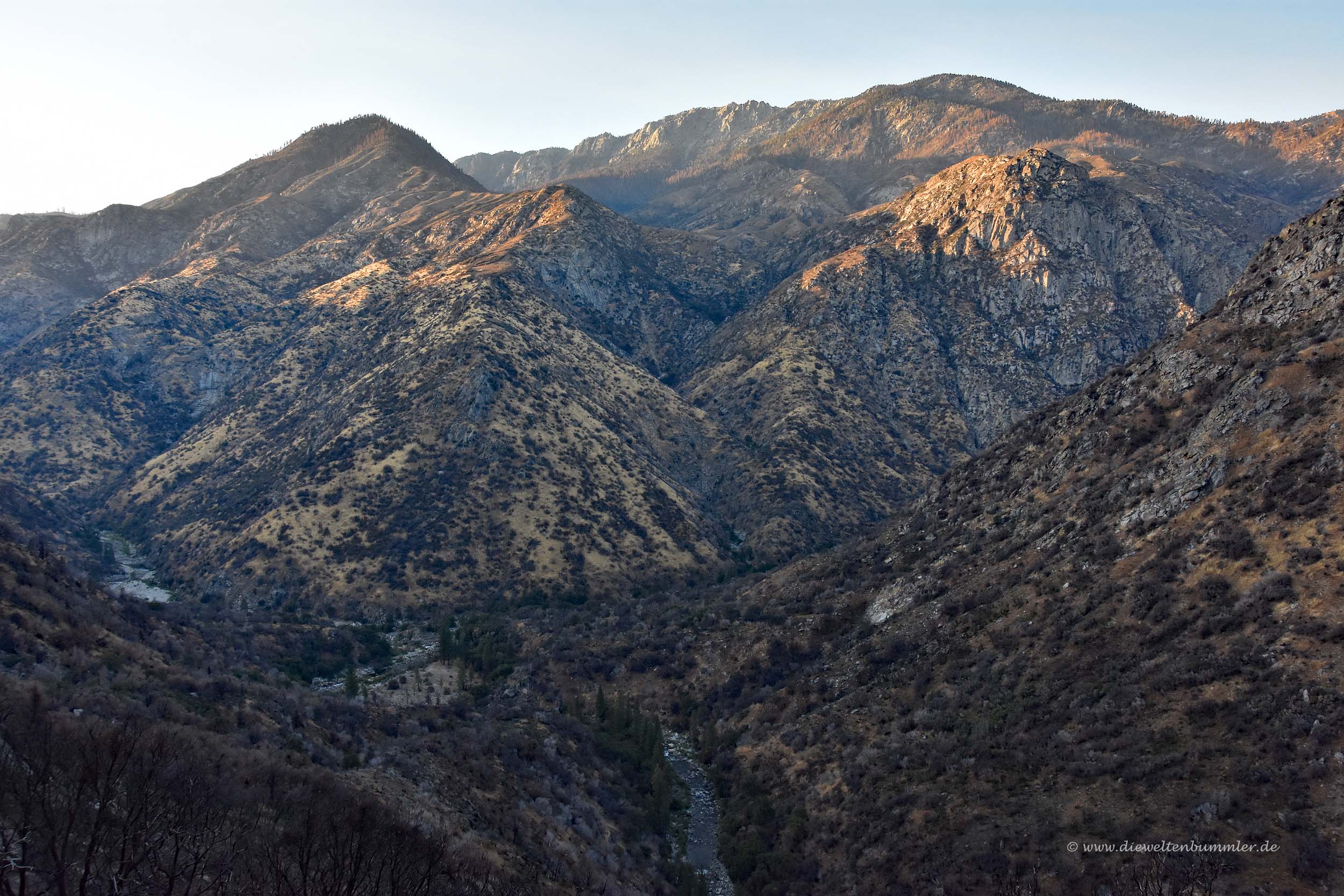 Hügel der Sierra Nevada