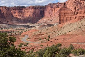 Straße durch die grandiose Kulisse