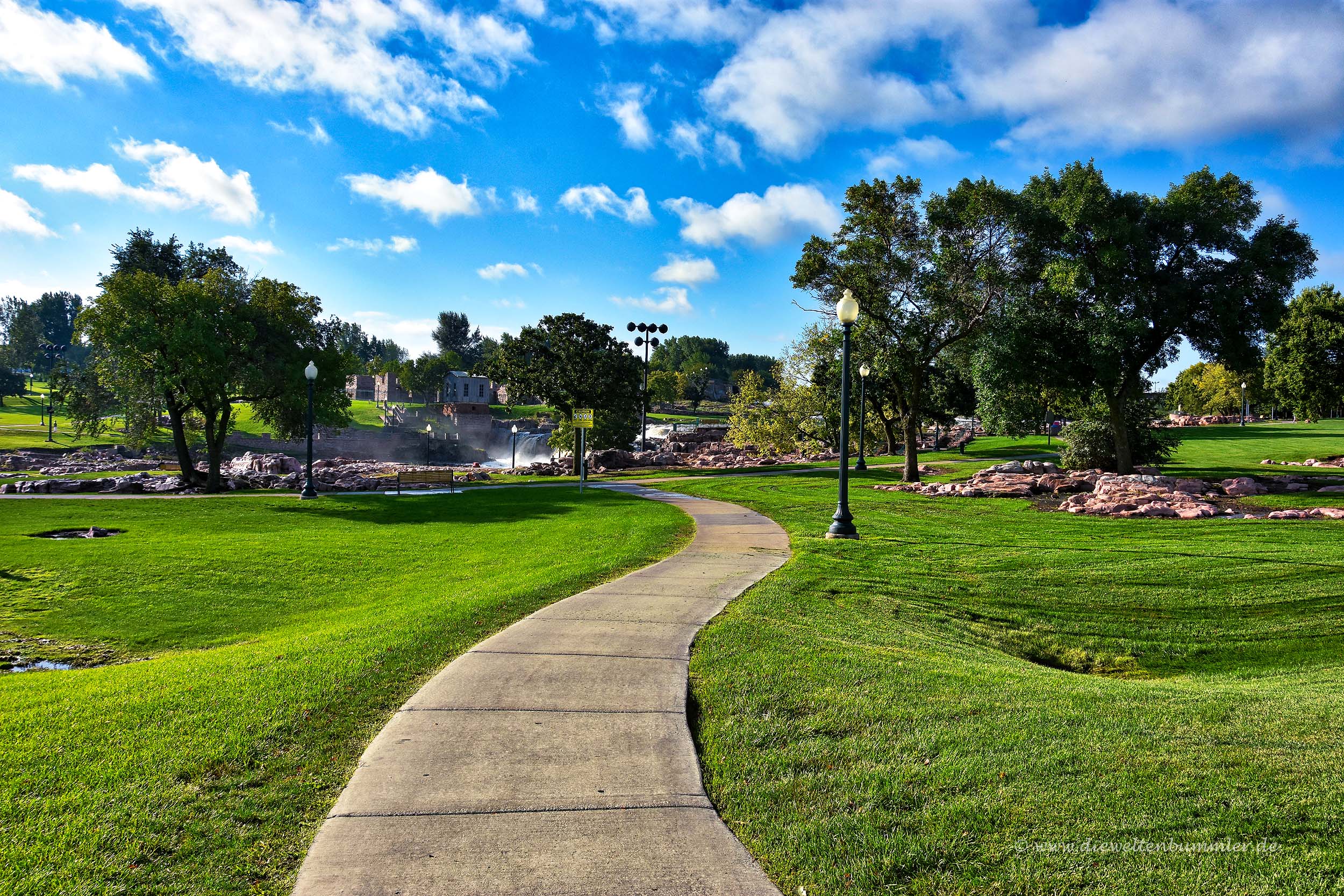 Weg zu den Wasserfällen