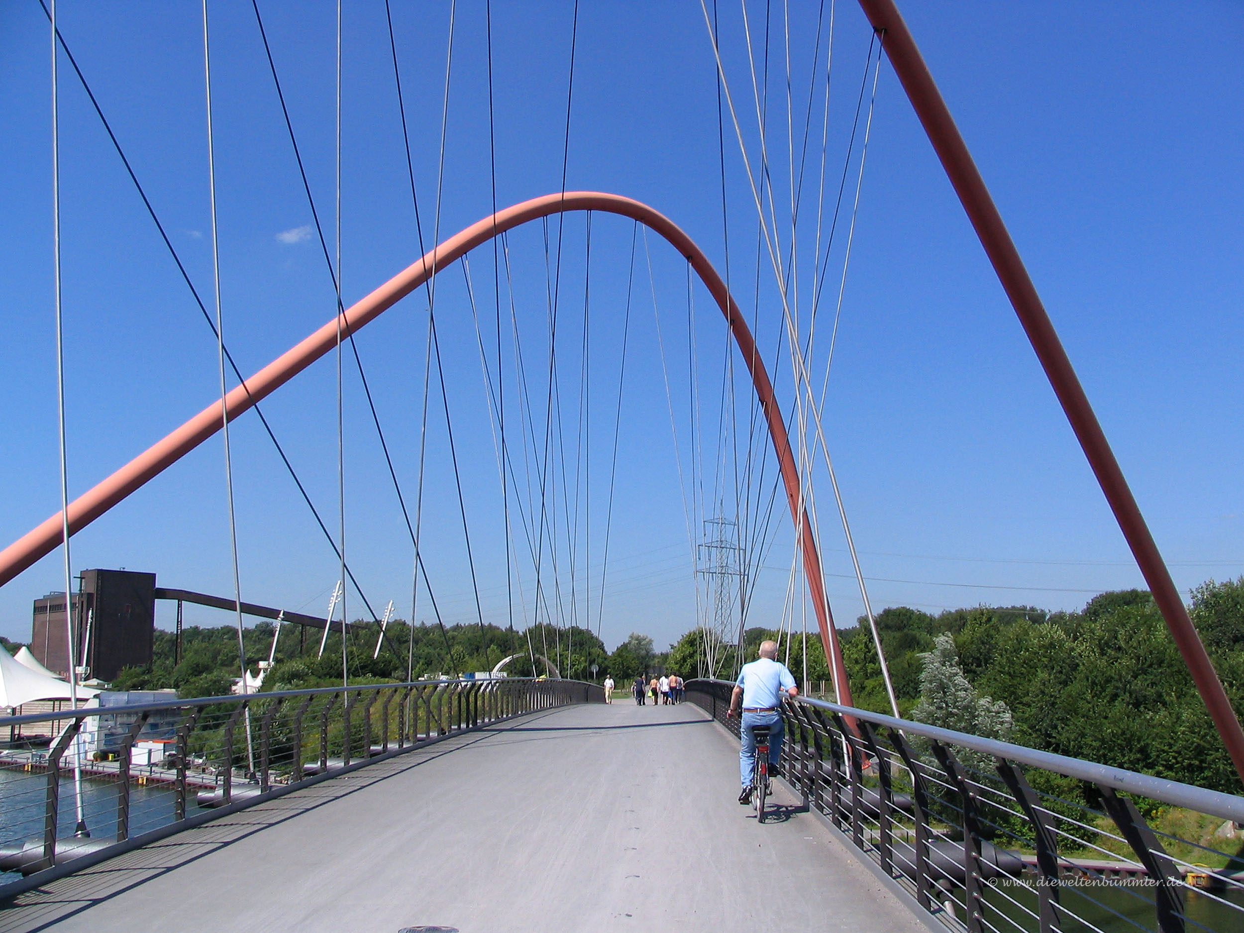 Bogenbrücke über dem Rhein-Herne-Kanal