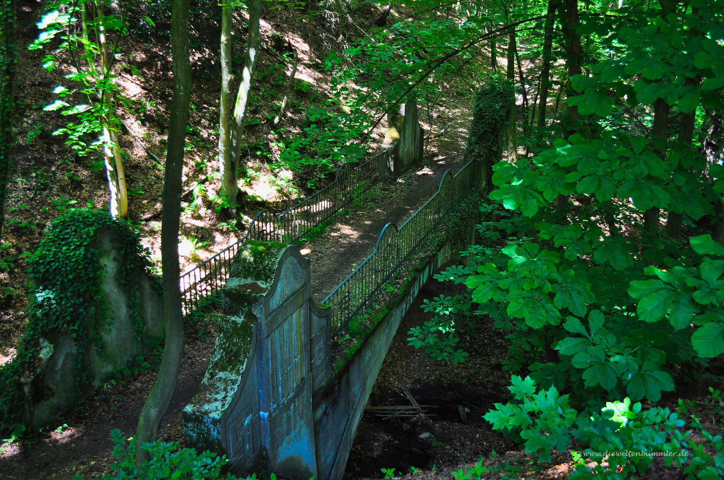 Historische Brücke über dem Landsberger Bach