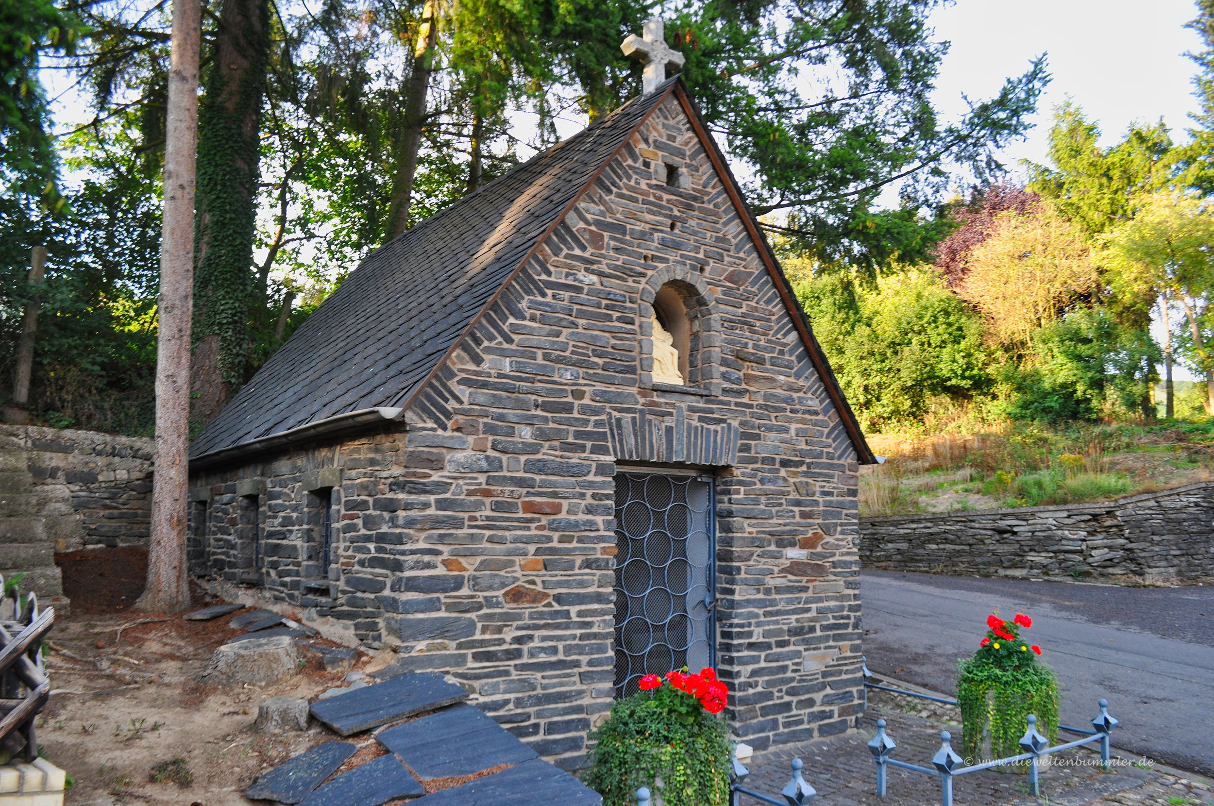 Kleine Kapelle am Wegesrand