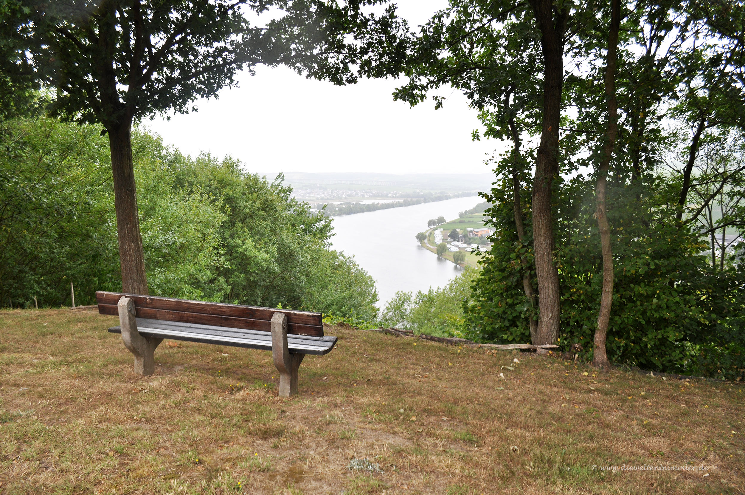 Sitzbank mit schöner Aussicht