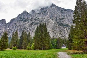 Mächtige Felswand im Triglav-Gebirge