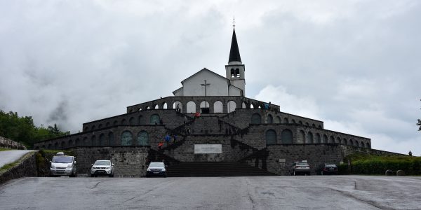 Italienisches Denkmal in Kobarid