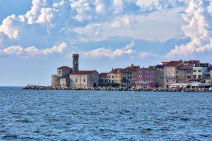 Piran aus der Ferne