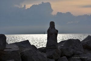 Skulptur am Kap Madonna